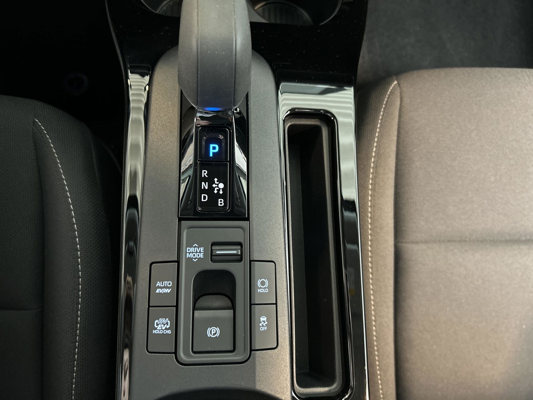 Billede af Toyota Prius Plug-in 2,0 Plugin-hybrid Elegant Panorama 223HK 5d Aut.