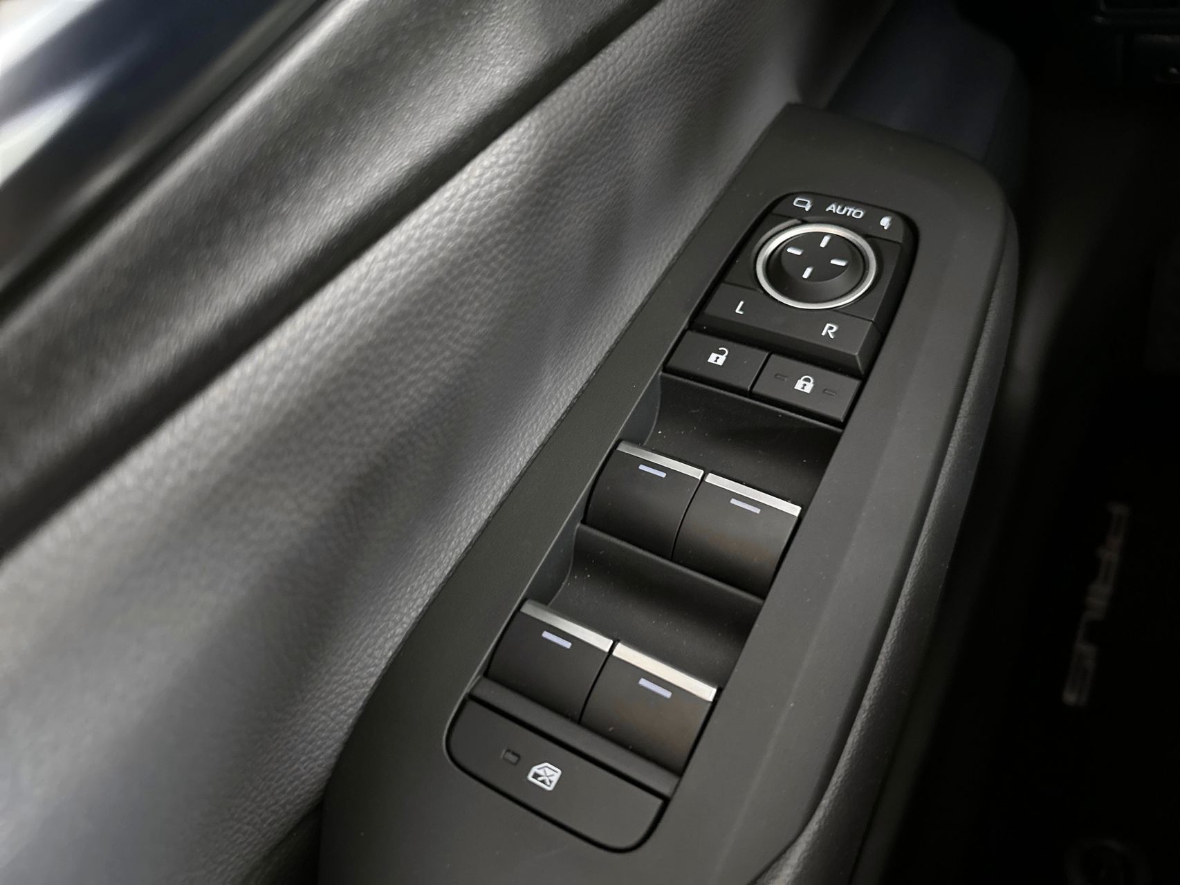 Billede af Toyota Prius Plug-in 2,0 Plugin-hybrid Elegant Panorama 223HK 5d Aut.