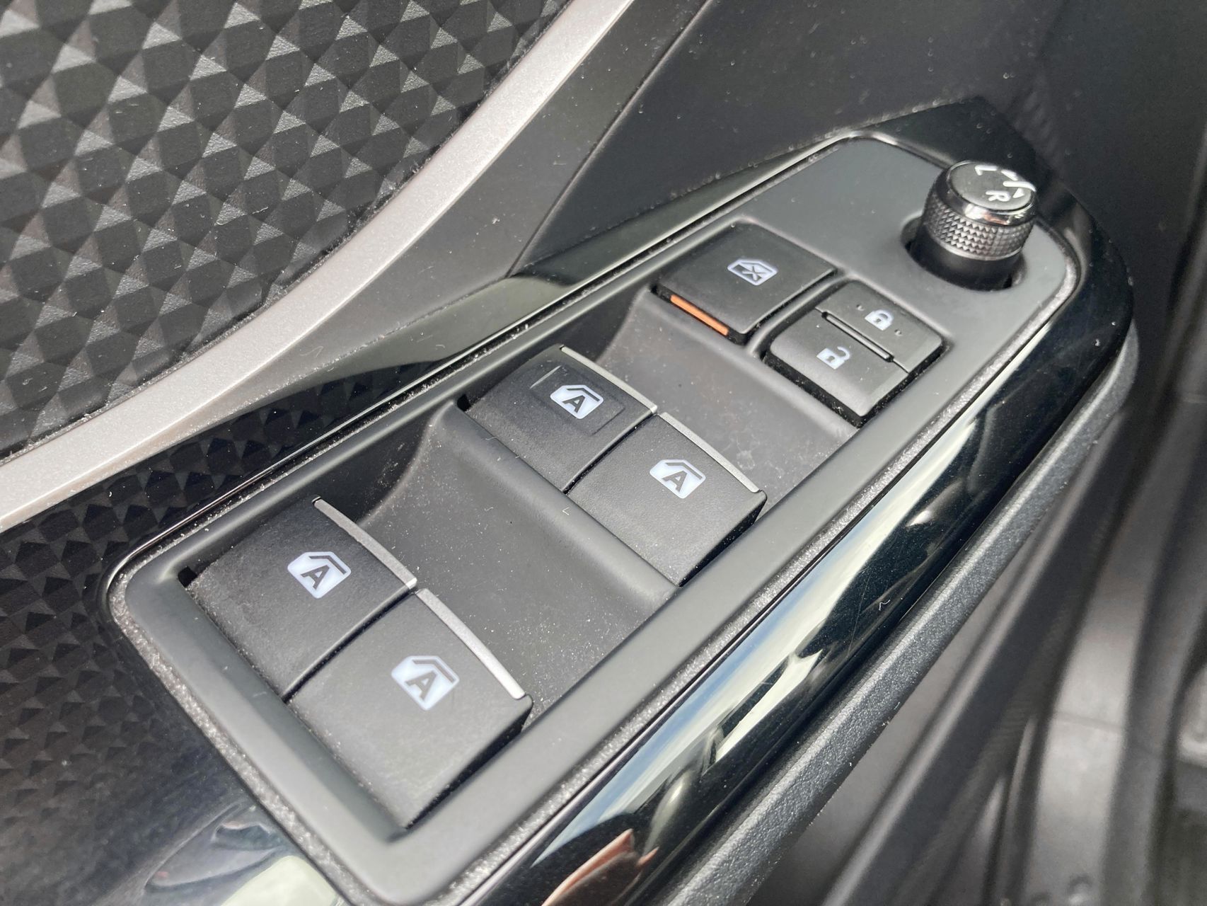 Billede af Toyota C-HR 1,8 Hybrid C-LUB Multidrive S 122HK 5d Aut.