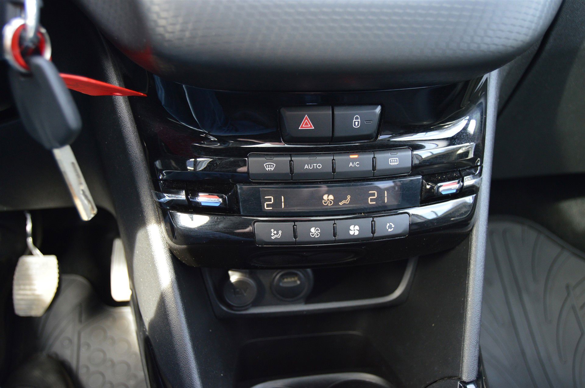 Billede af Peugeot 2008 1,2 PureTech Exclusive Plus 82HK 5d