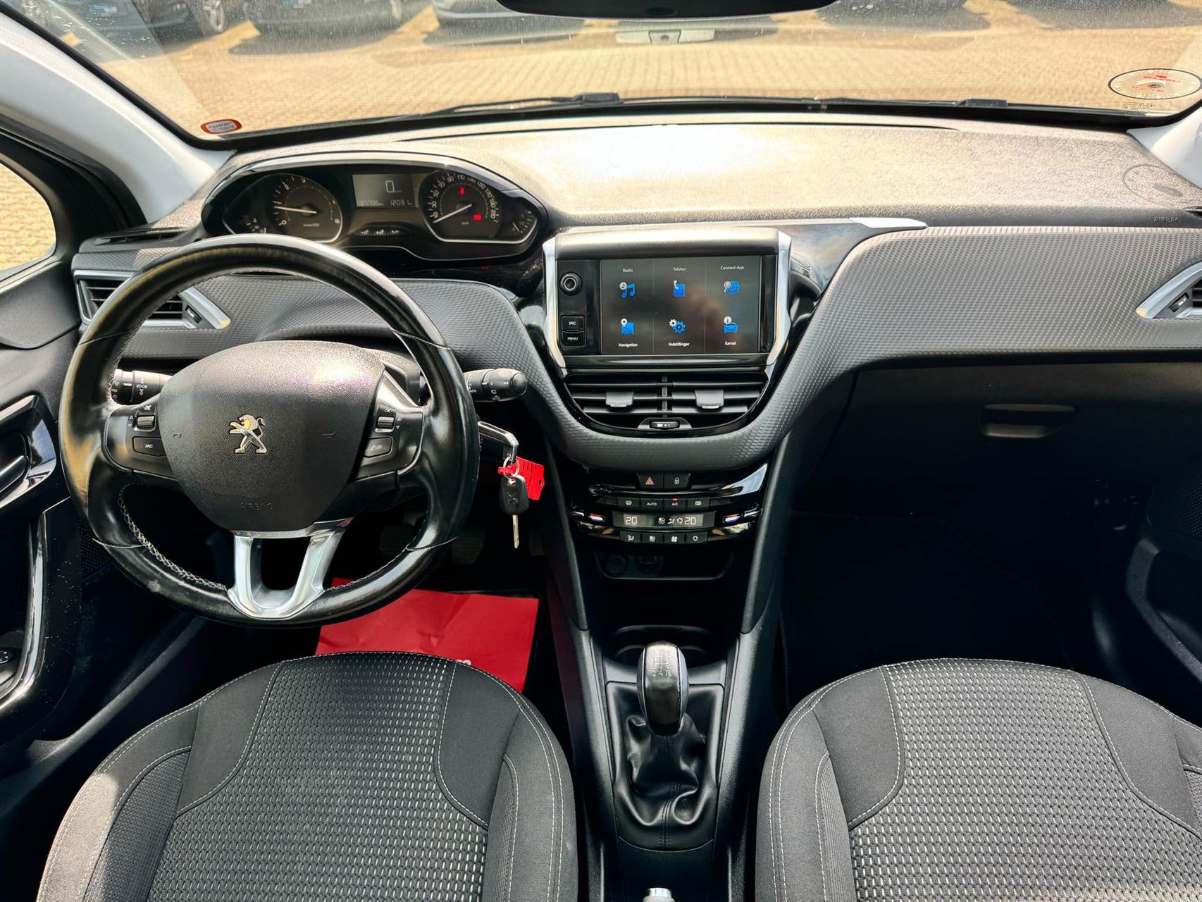 Billede af Peugeot 208 1,6 BlueHDi Allure Sky 100HK 5d