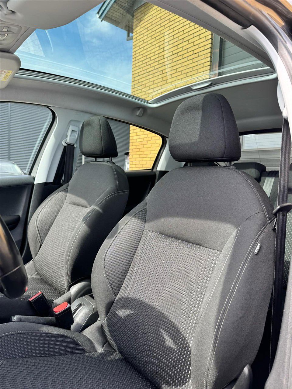 Billede af Peugeot 208 1,6 BlueHDi Allure Sky 100HK 5d