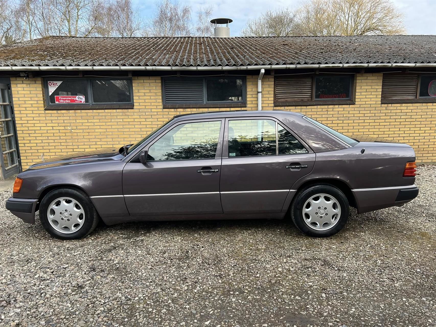Billede af Mercedes-Benz 230E 2,3 132HK