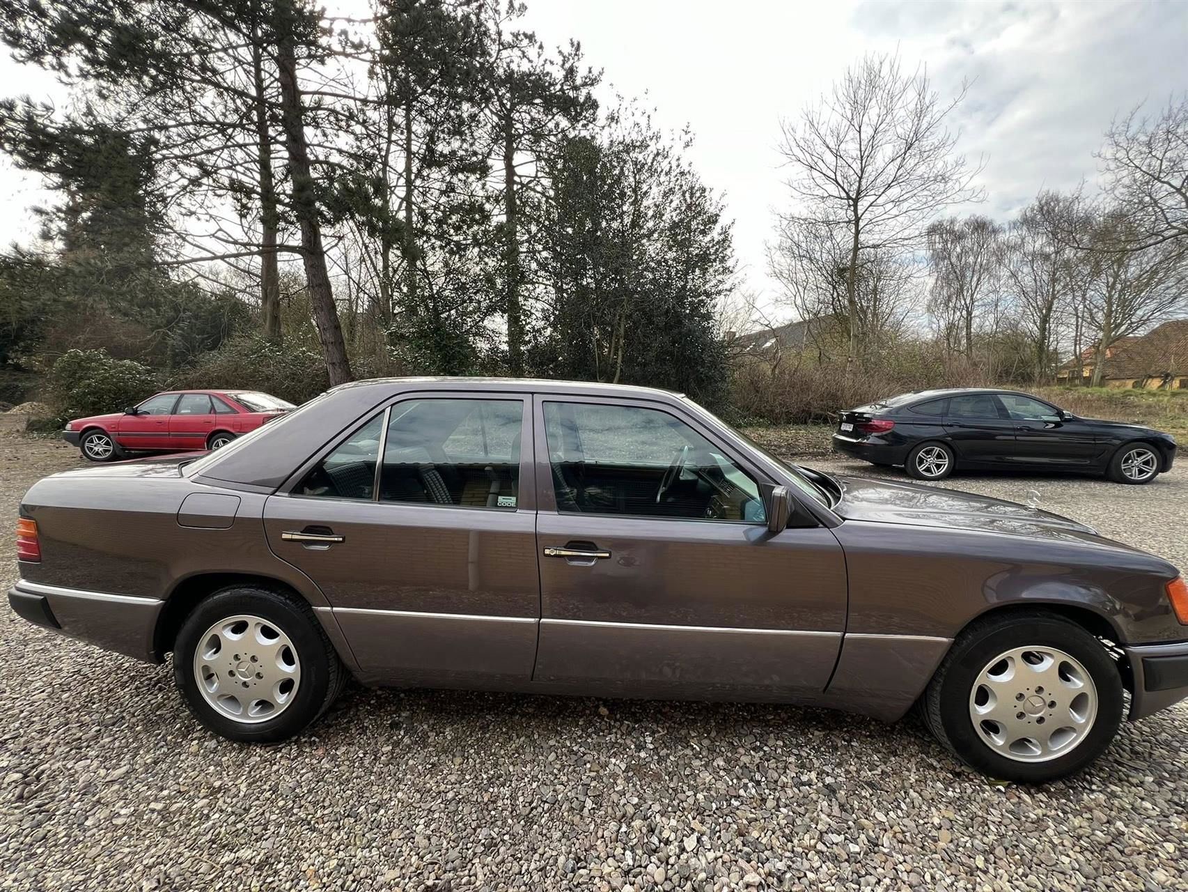 Billede af Mercedes-Benz 230E 2,3 132HK