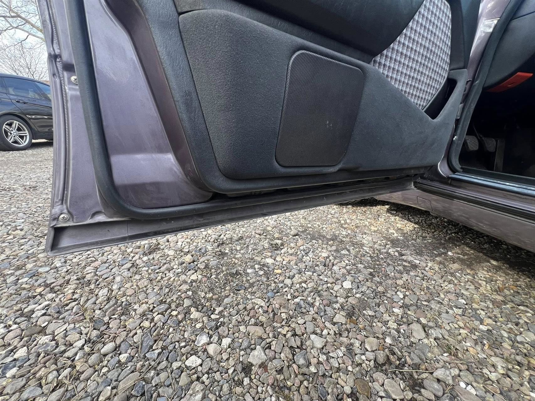 Billede af Mercedes-Benz 230E 2,3 132HK
