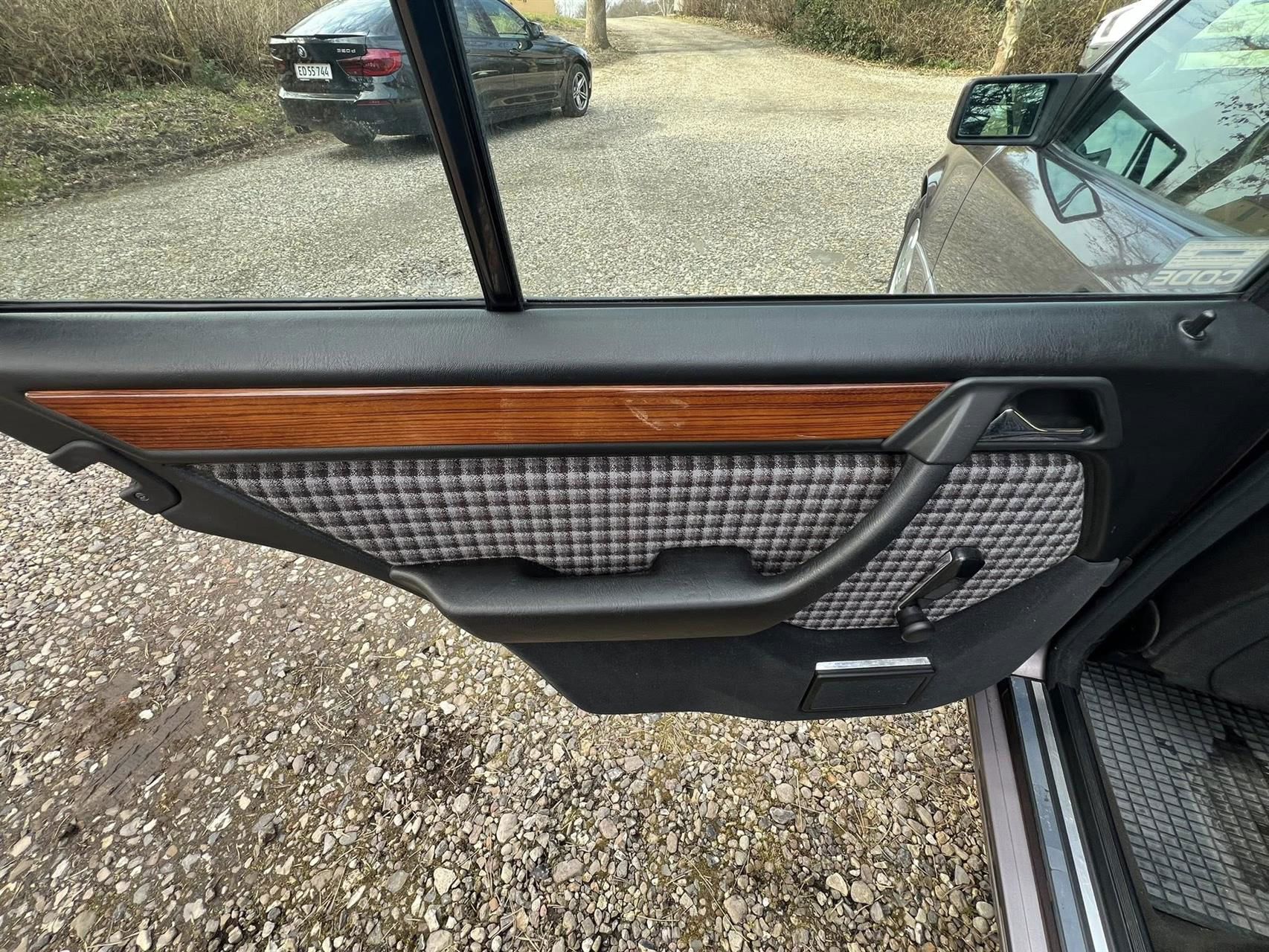 Billede af Mercedes-Benz 230E 2,3 132HK