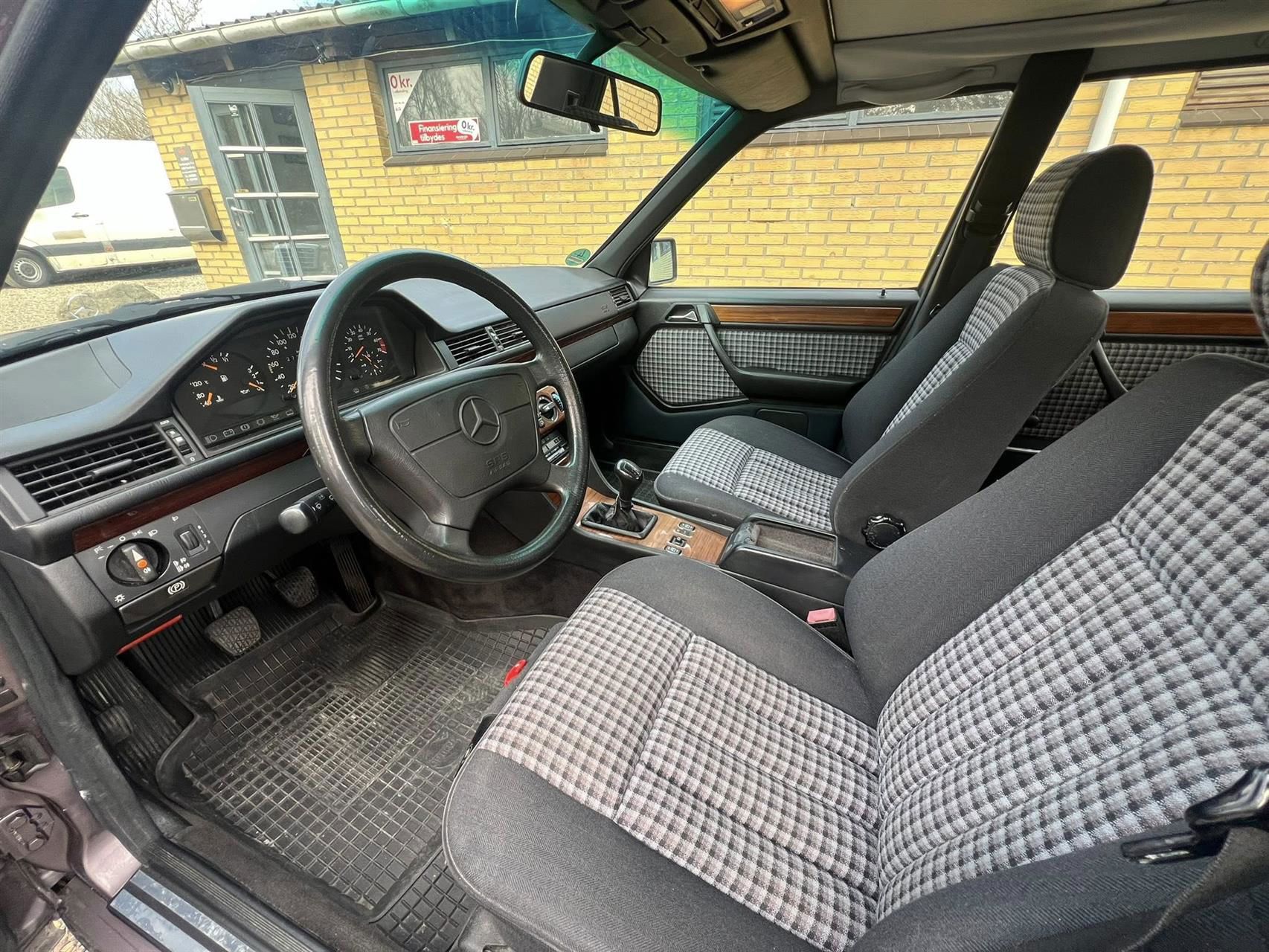 Billede af Mercedes-Benz 230E 2,3 132HK