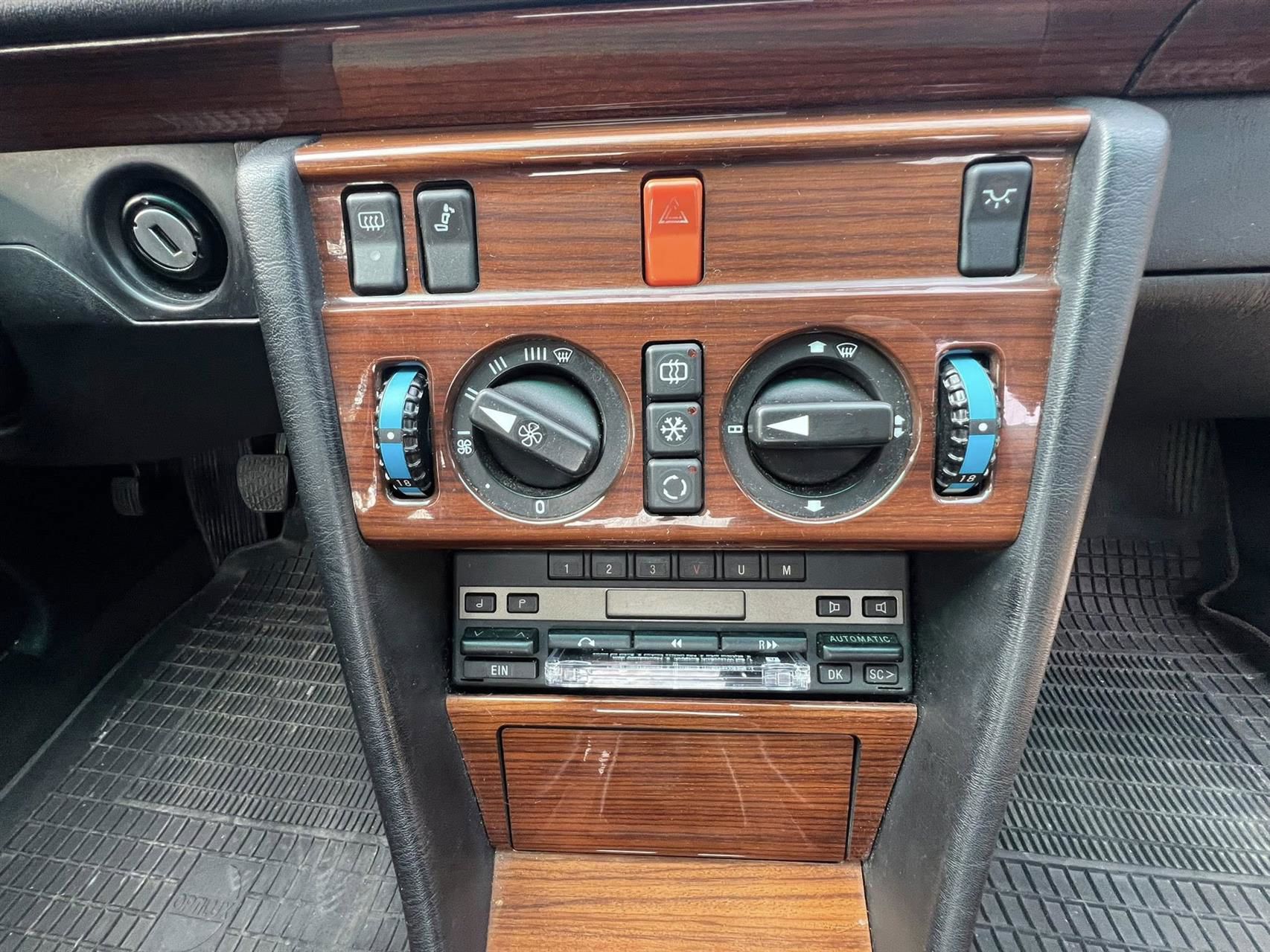 Billede af Mercedes-Benz 230E 2,3 132HK