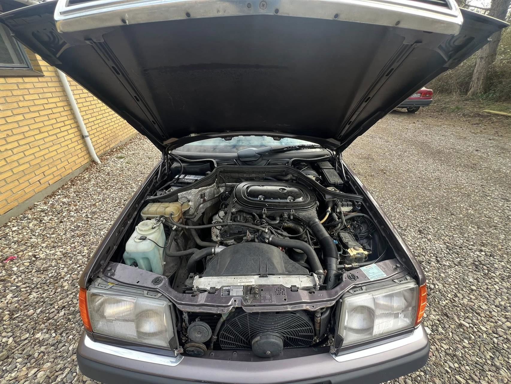 Billede af Mercedes-Benz 230E 2,3 132HK