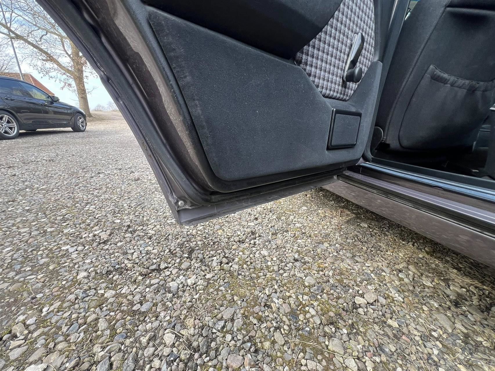 Billede af Mercedes-Benz 230E 2,3 132HK