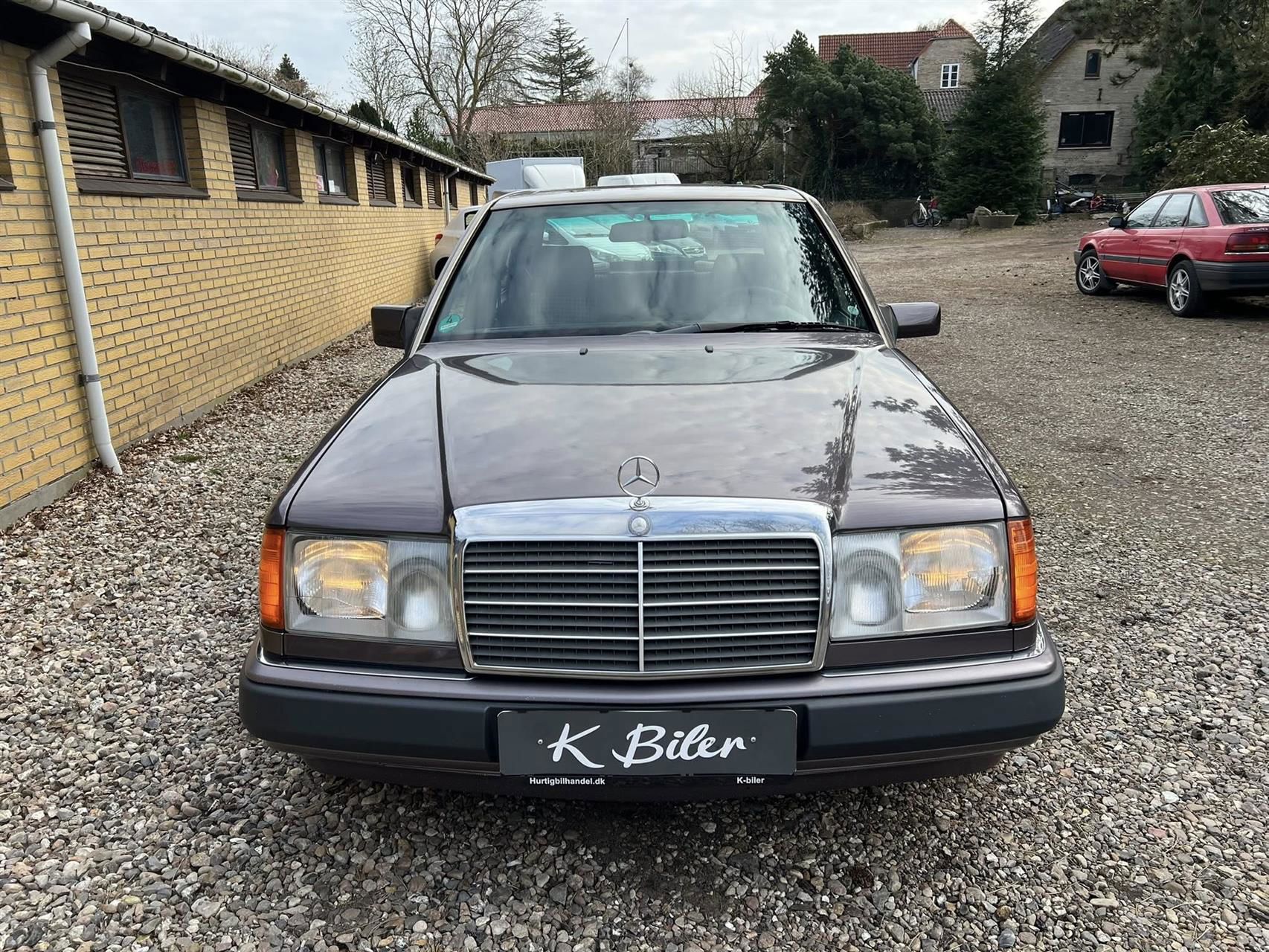 Billede af Mercedes-Benz 230E 2,3 132HK