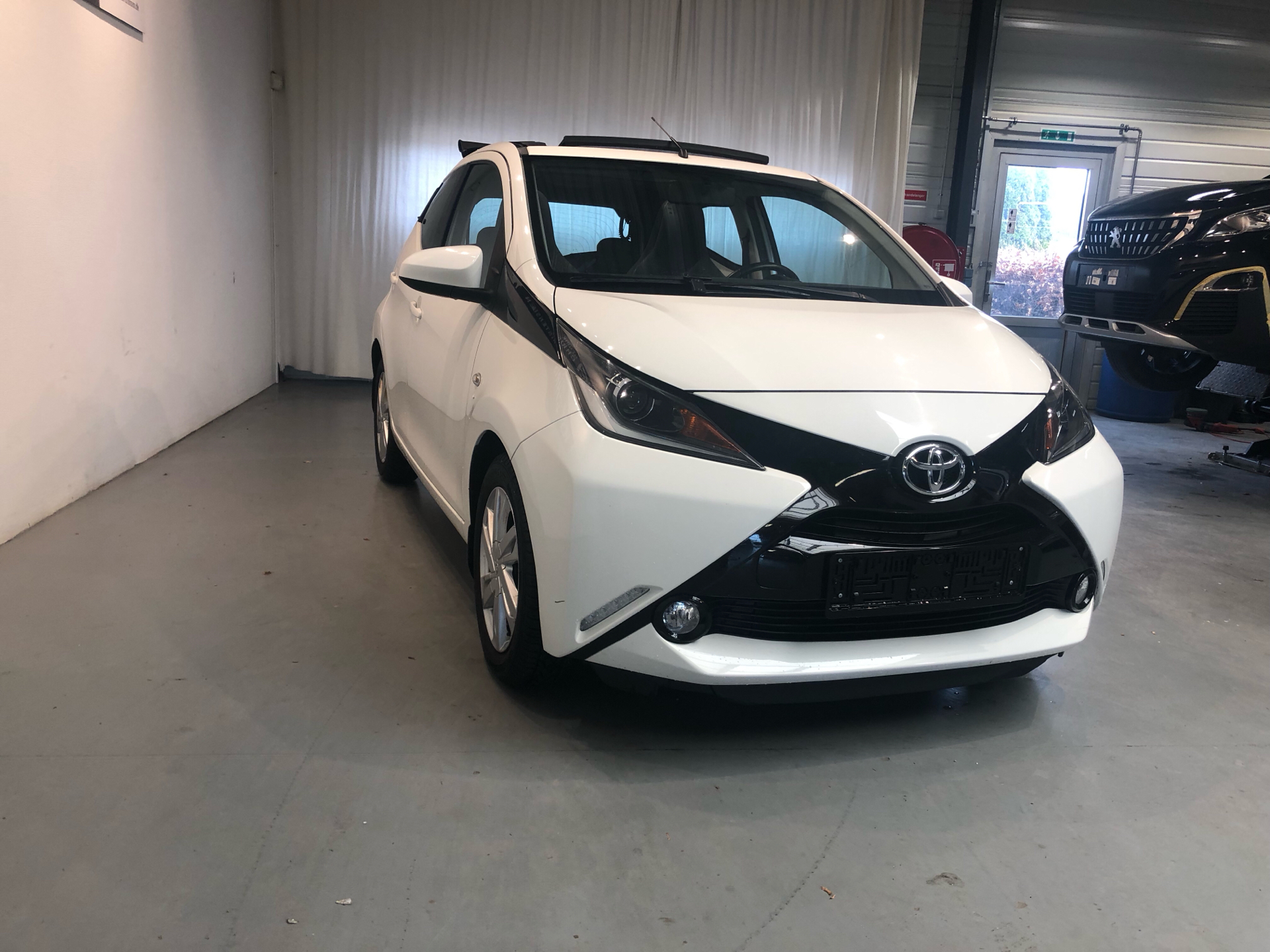 Billede af Toyota Aygo 1,0 VVT-I X-Wave Sky 69HK 5d
