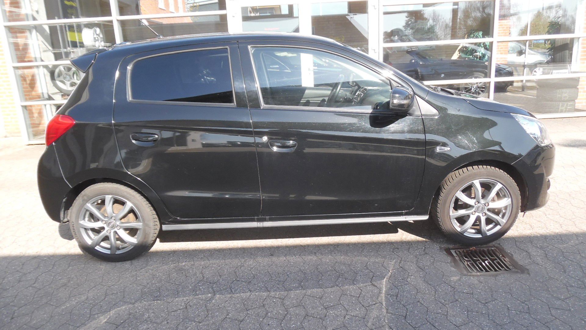 Billede af Mitsubishi Space Star 1,2 Inbeat 80HK 5d