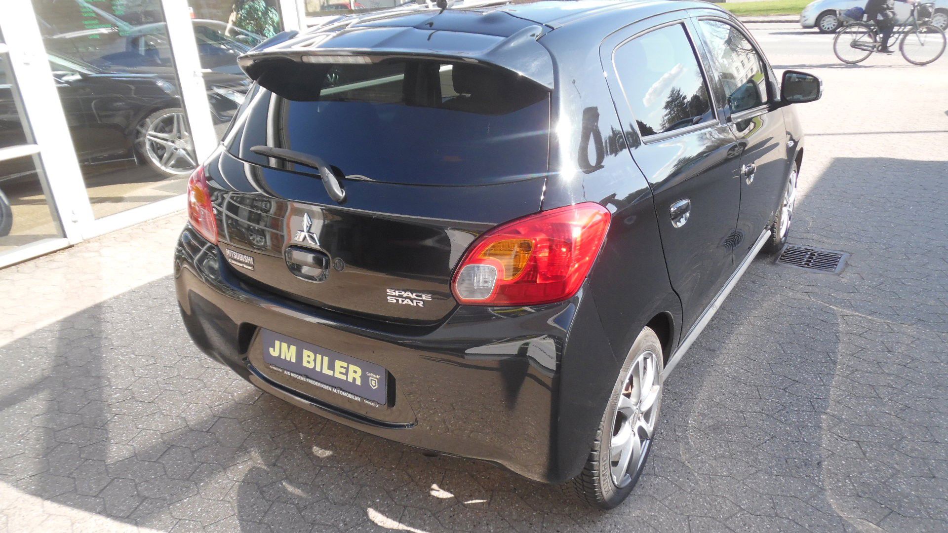 Billede af Mitsubishi Space Star 1,2 Inbeat 80HK 5d