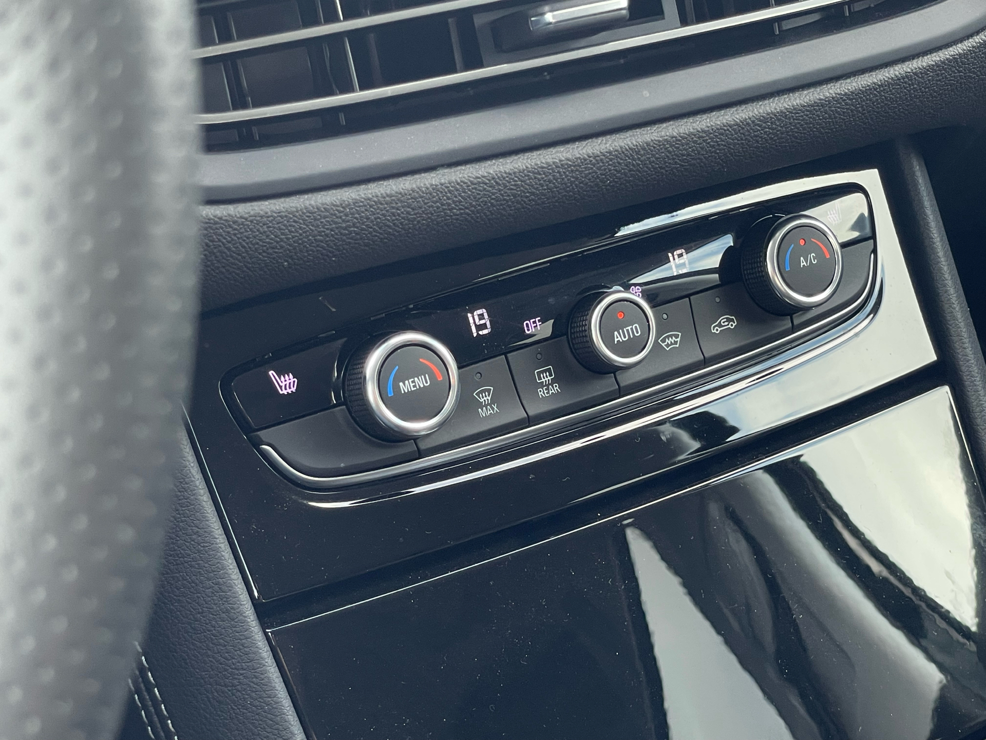 Billede af Opel Grandland 1,6 PHEV  Plugin-hybrid GSE AWD 300HK 5d 8g Aut.