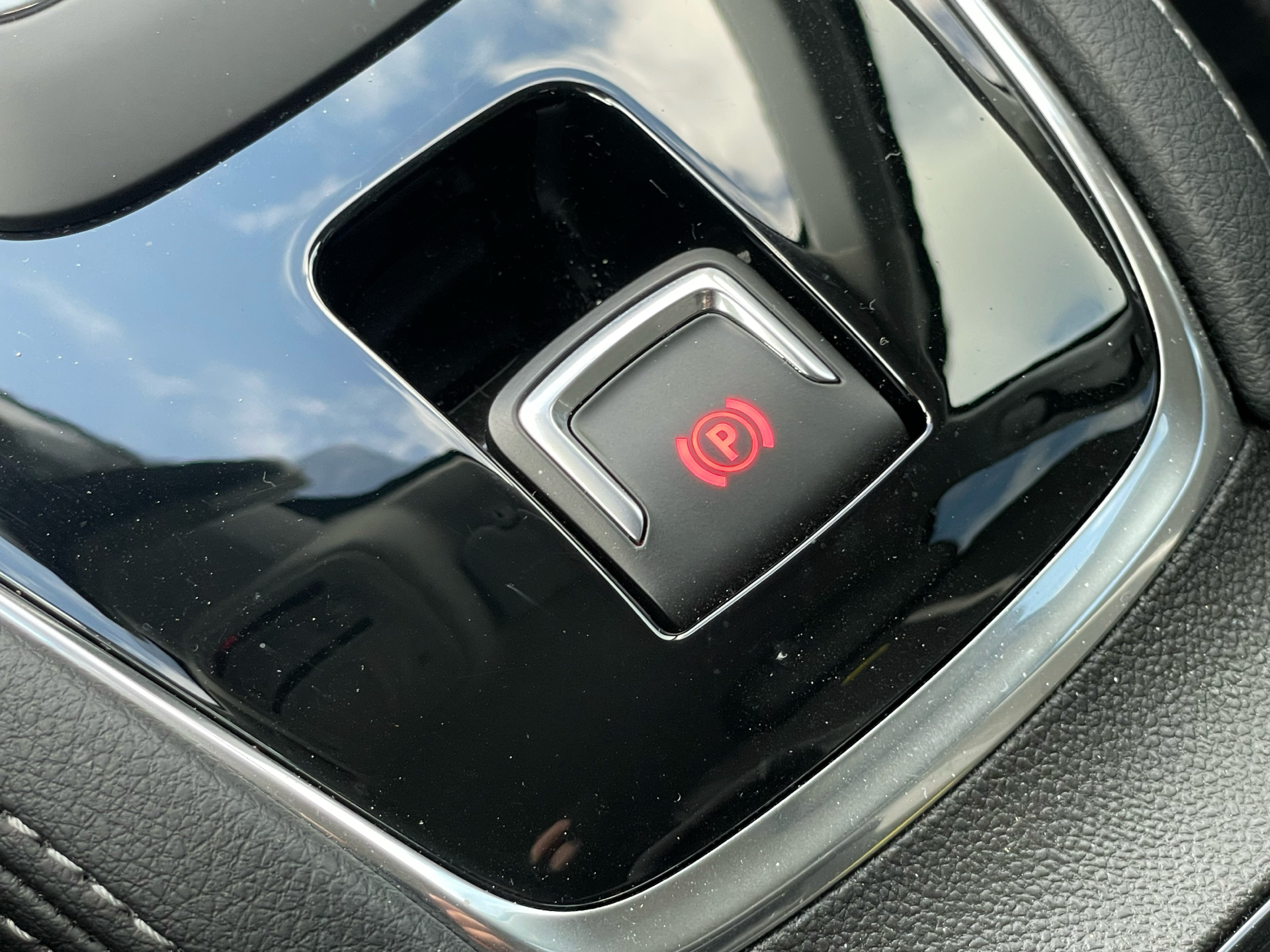 Billede af Opel Grandland 1,6 PHEV  Plugin-hybrid GSE AWD 300HK 5d 8g Aut.