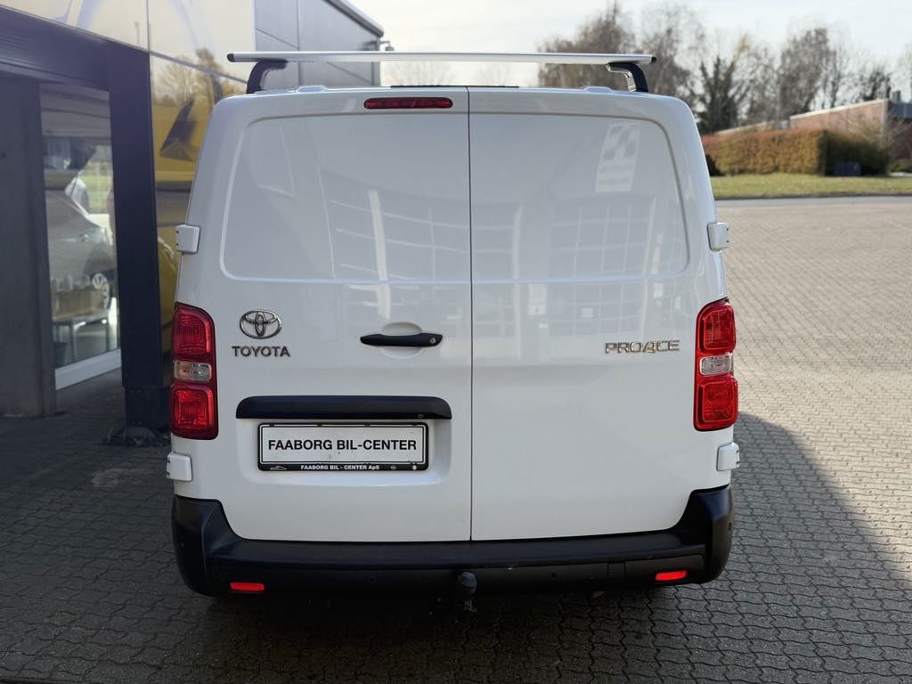 Billede af Toyota Proace Long 2,0 D Comfort Masterpakke 120HK Van 8g Aut.