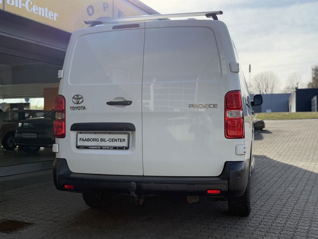 Billede af Toyota Proace Long 2,0 D Comfort Masterpakke 120HK Van 8g Aut.