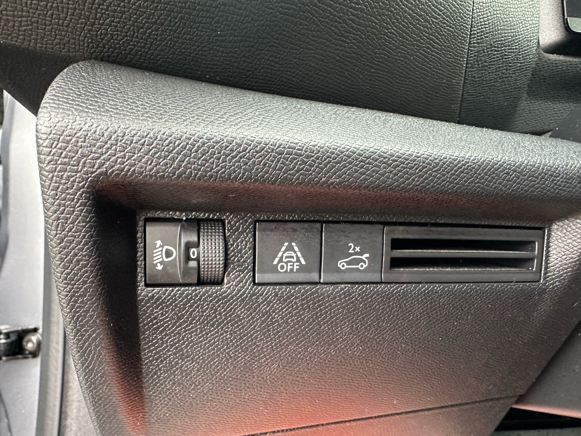 Billede af Citroën C4 X 1,2 PureTech Attraction 100HK 5d 6g