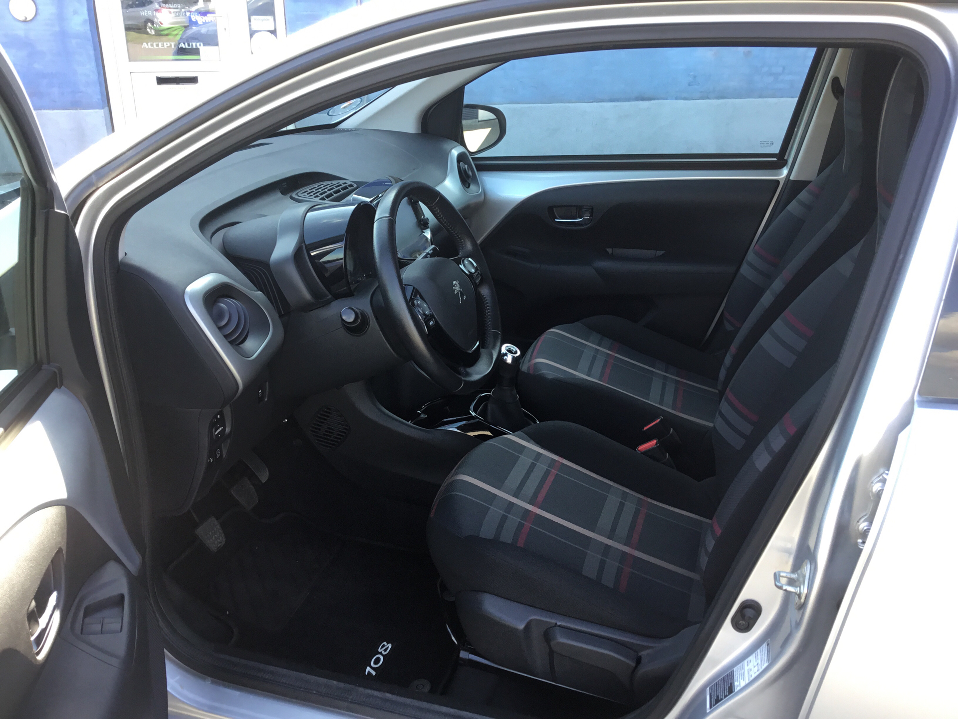 Billede af Peugeot 108 1,0 e-Vti More+ Metal 69HK 5d