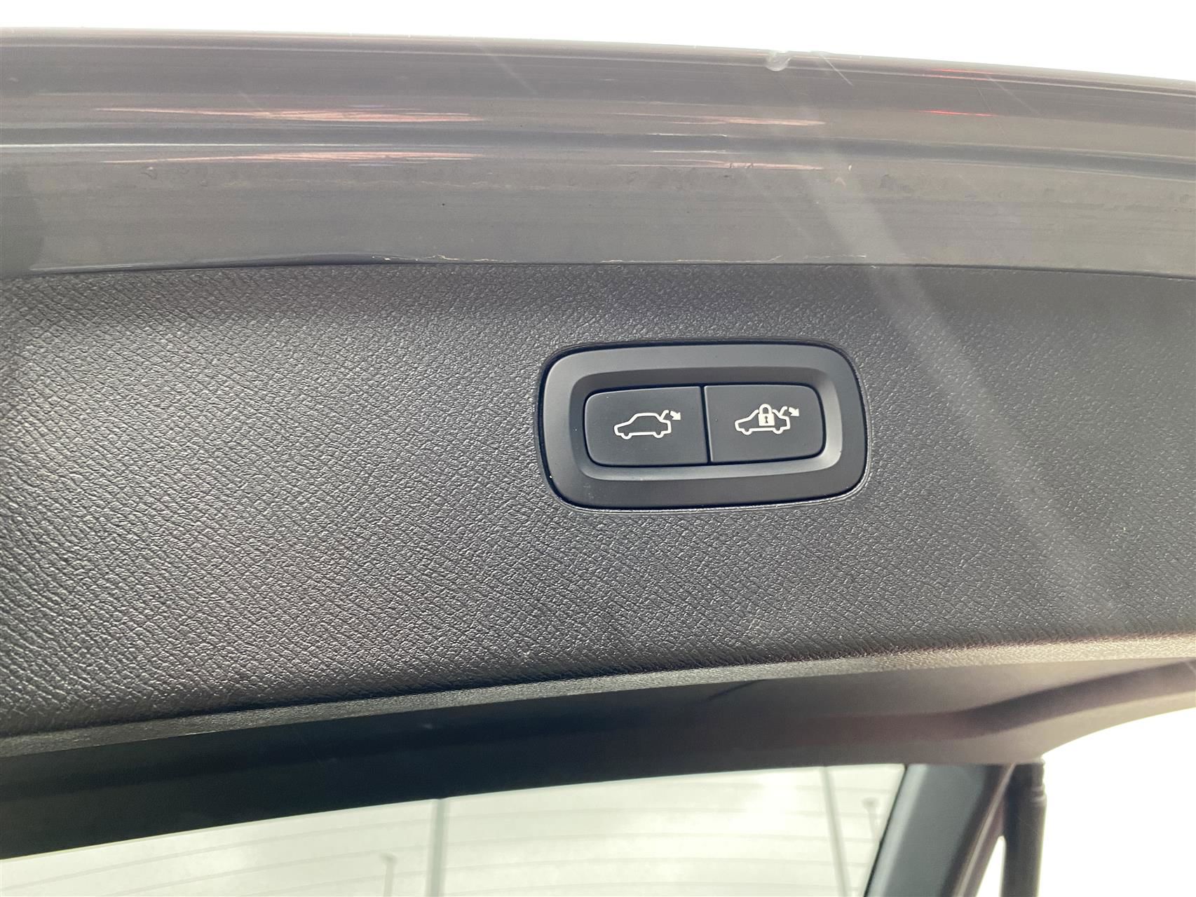 Billede af Volvo XC90 7 Sæder 2,0 B5  Mild hybrid R-design AWD 235HK 5d 8g Aut.