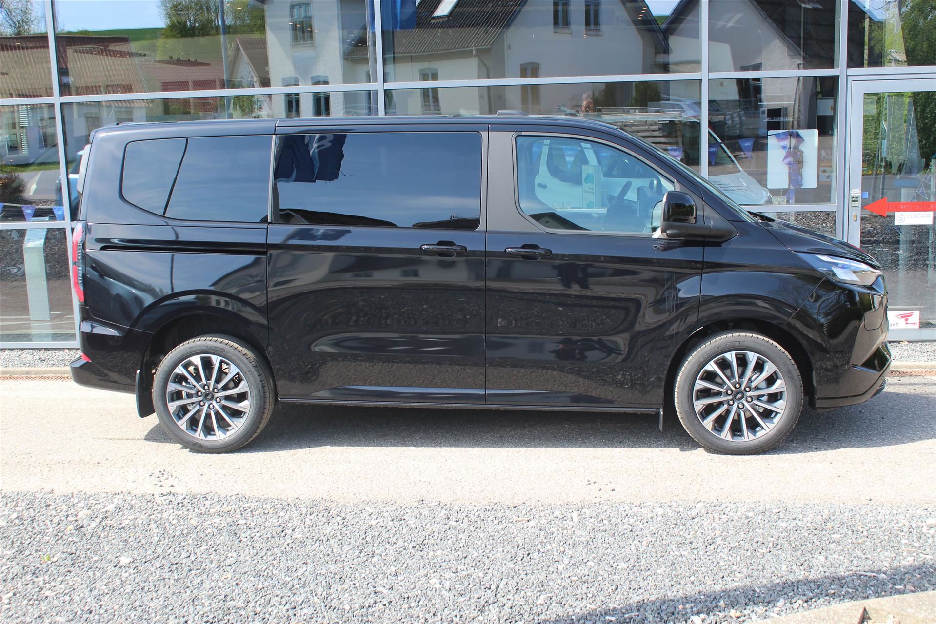 Billede af Ford Tourneo Custom 340 L1H1 2,5 Plugin-hybrid Titanium X CVT 233HK Aut.