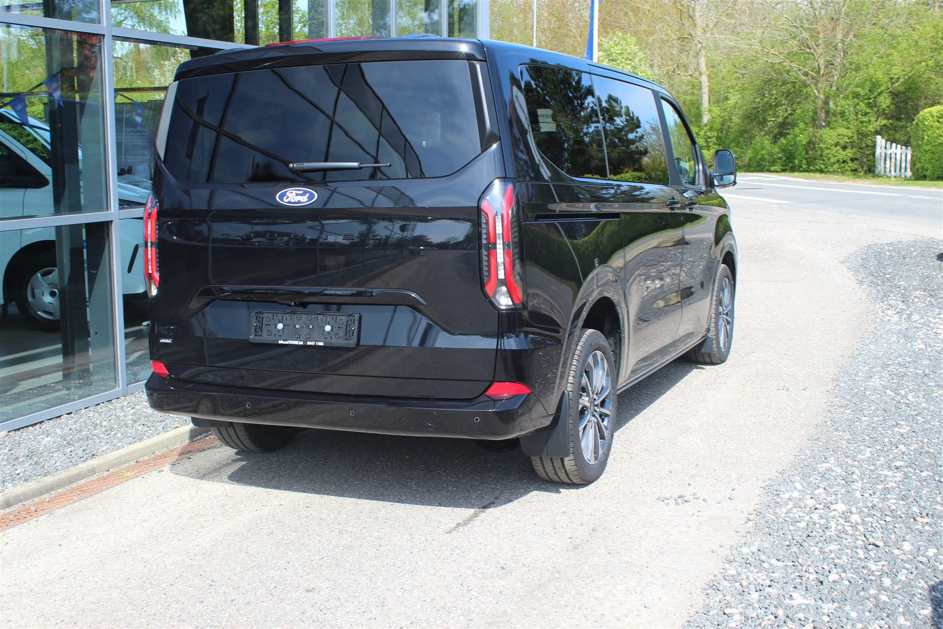 Billede af Ford Tourneo Custom 340 L1H1 2,5 Plugin-hybrid Titanium X CVT 233HK Aut.