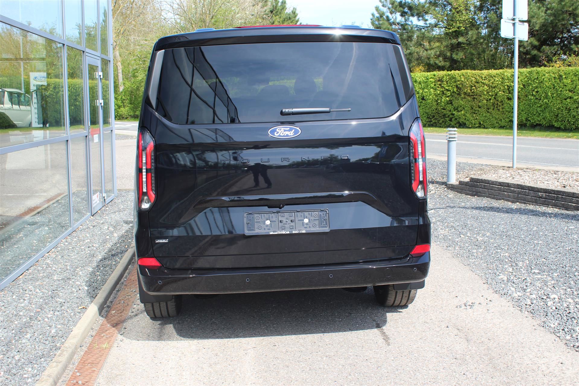 Billede af Ford Tourneo Custom 340 L1H1 2,5 Plugin-hybrid Titanium X CVT 233HK Aut.