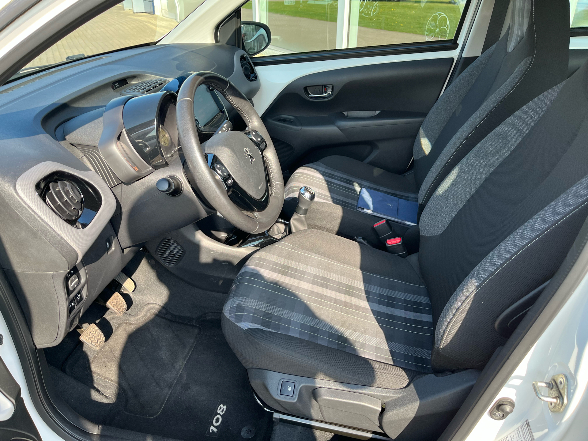 Billede af Peugeot 108 1,0 e-Vti Allure+ 72HK 5d