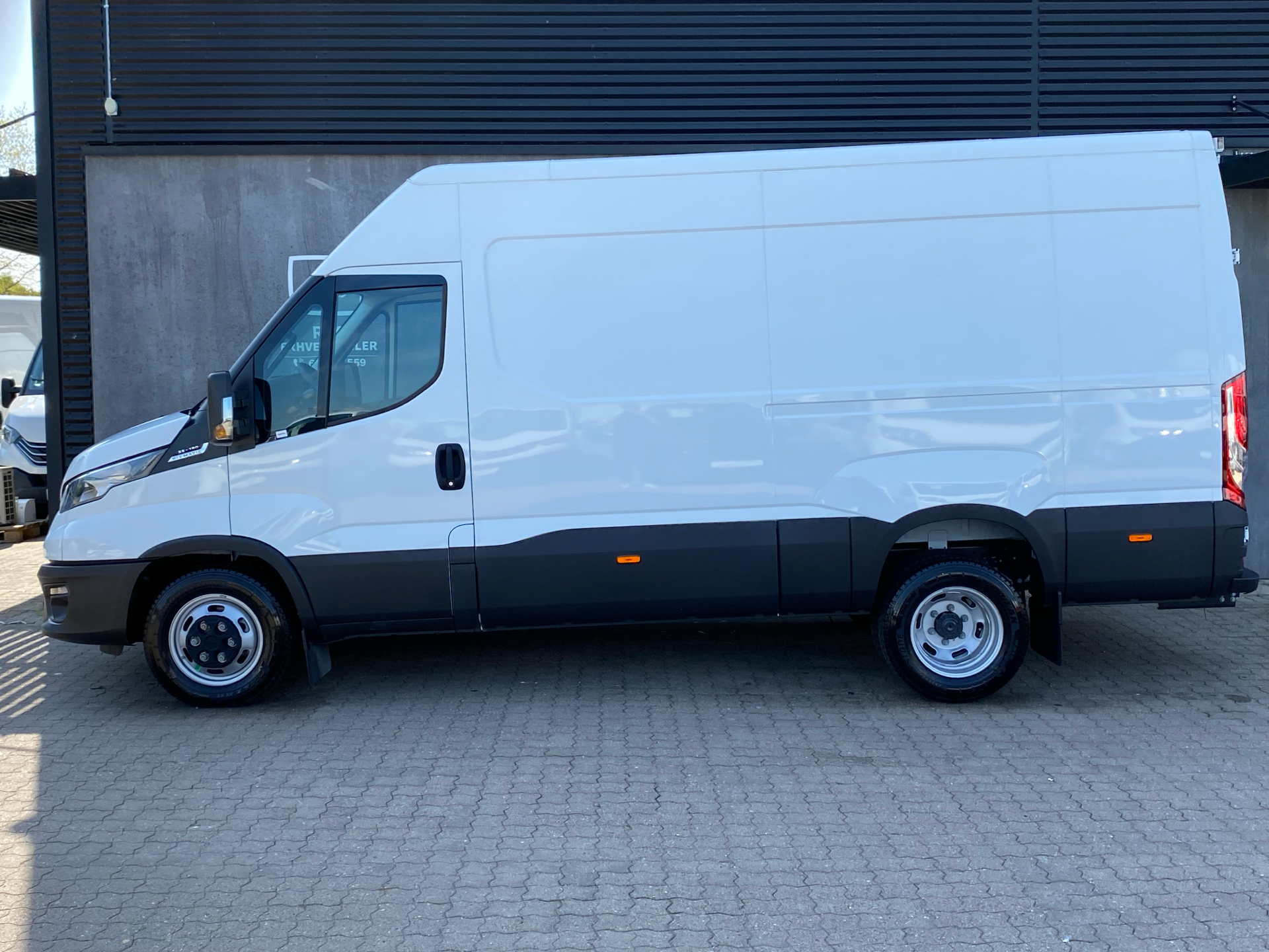 Billede af Iveco Daily 35C18 12m3 3,0 D Hi-Matic 180HK Van 8g Aut.