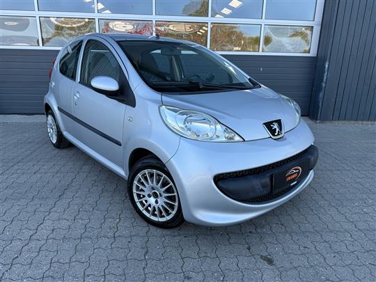 Peugeot 107 1,0 12V Urban 68HK 5d