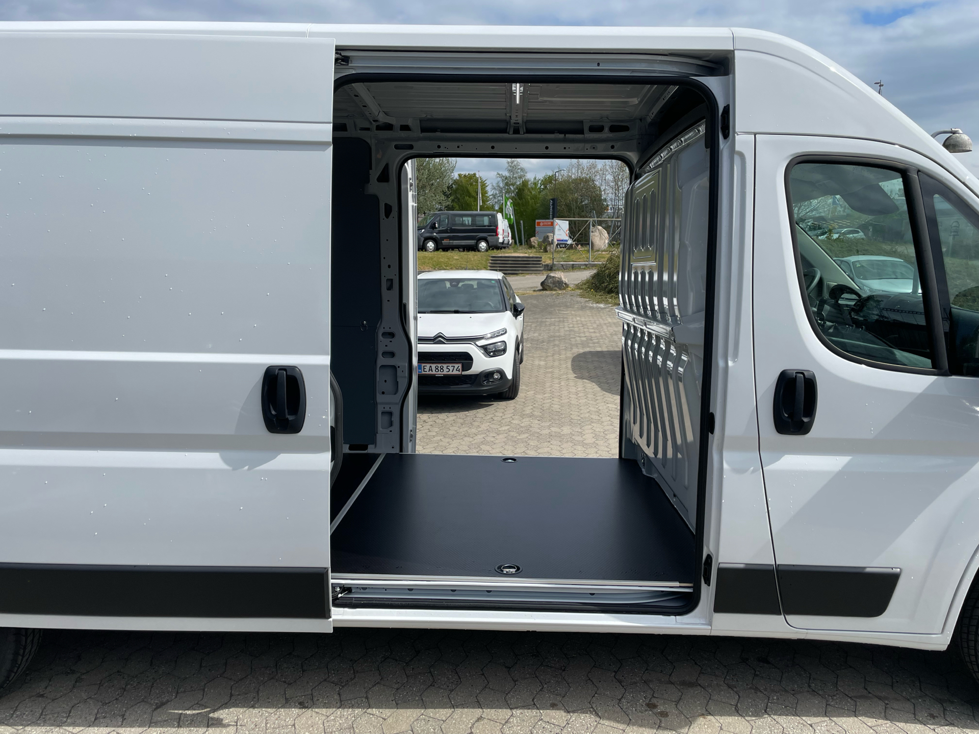 Billede af Opel Movano 33 L3H2 2,2 BlueHDi Enjoy+ 140HK Van 6g