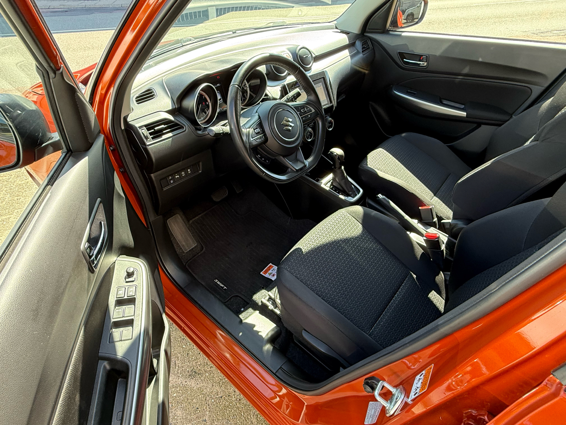 Billede af Suzuki Swift 1,2 Dualjet  Mild hybrid Exclusive AEB CVT 83HK 5d Trinl. Gear