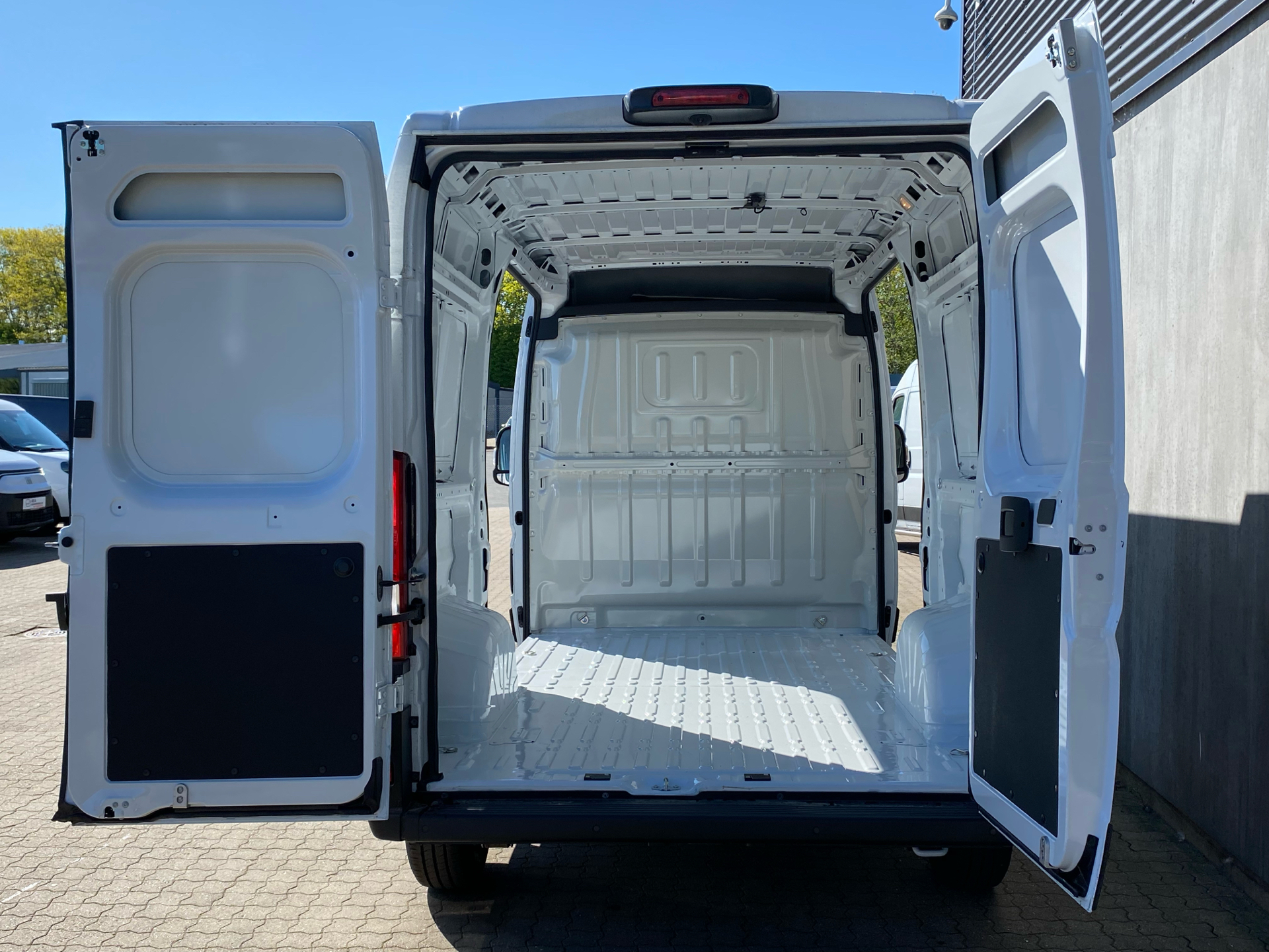 Billede af Fiat Ducato 35M L2H2 2,2 Multijet Pro 180HK Van 8g Aut.