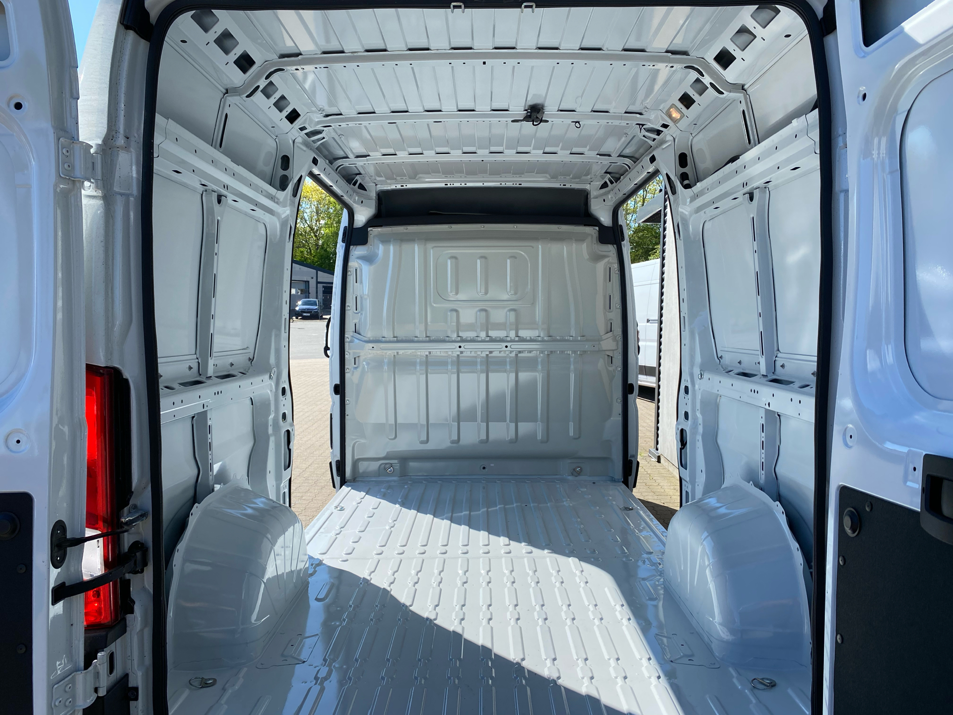 Billede af Fiat Ducato 35M L2H2 2,2 Multijet Pro 180HK Van 8g Aut.