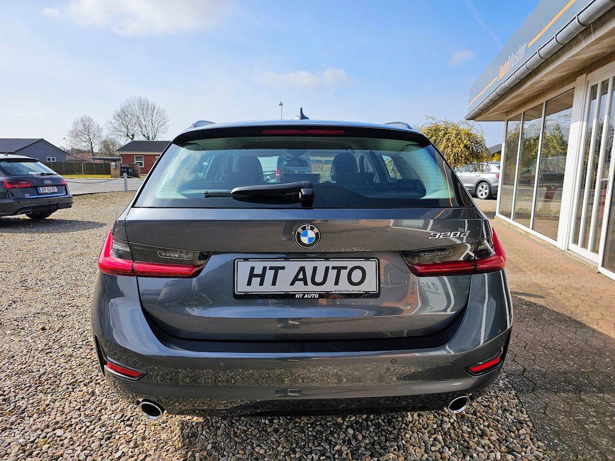 Billede af BMW 320d Touring 2,0 D Sport Line Steptronic 190HK Stc 8g Aut.