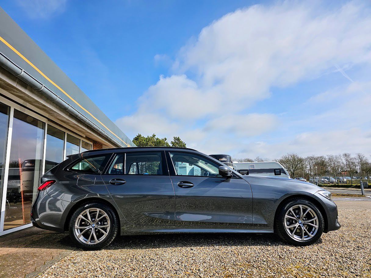 Billede af BMW 320d Touring 2,0 D Sport Line Steptronic 190HK Stc 8g Aut.