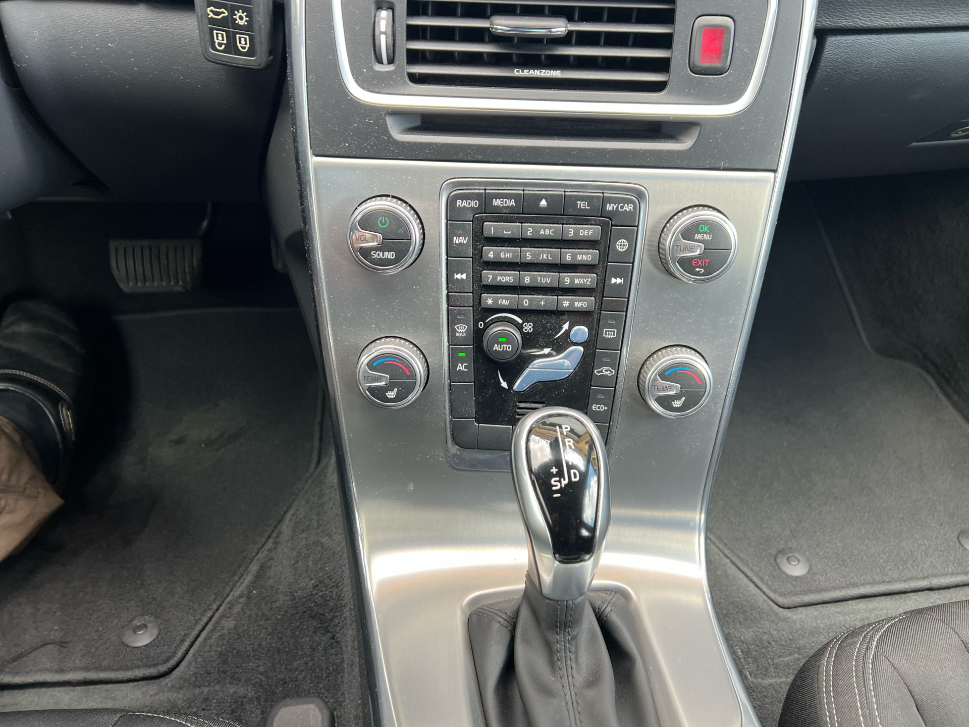 Billede af Volvo V60 2,0 T4 Momentum 190HK Stc 6g Aut.