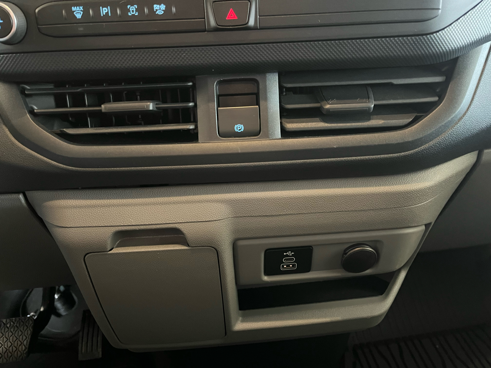 Billede af Ford Transit Custom 300 L2H1 2,0 EcoBlue Trend 136HK Van 8g Aut.