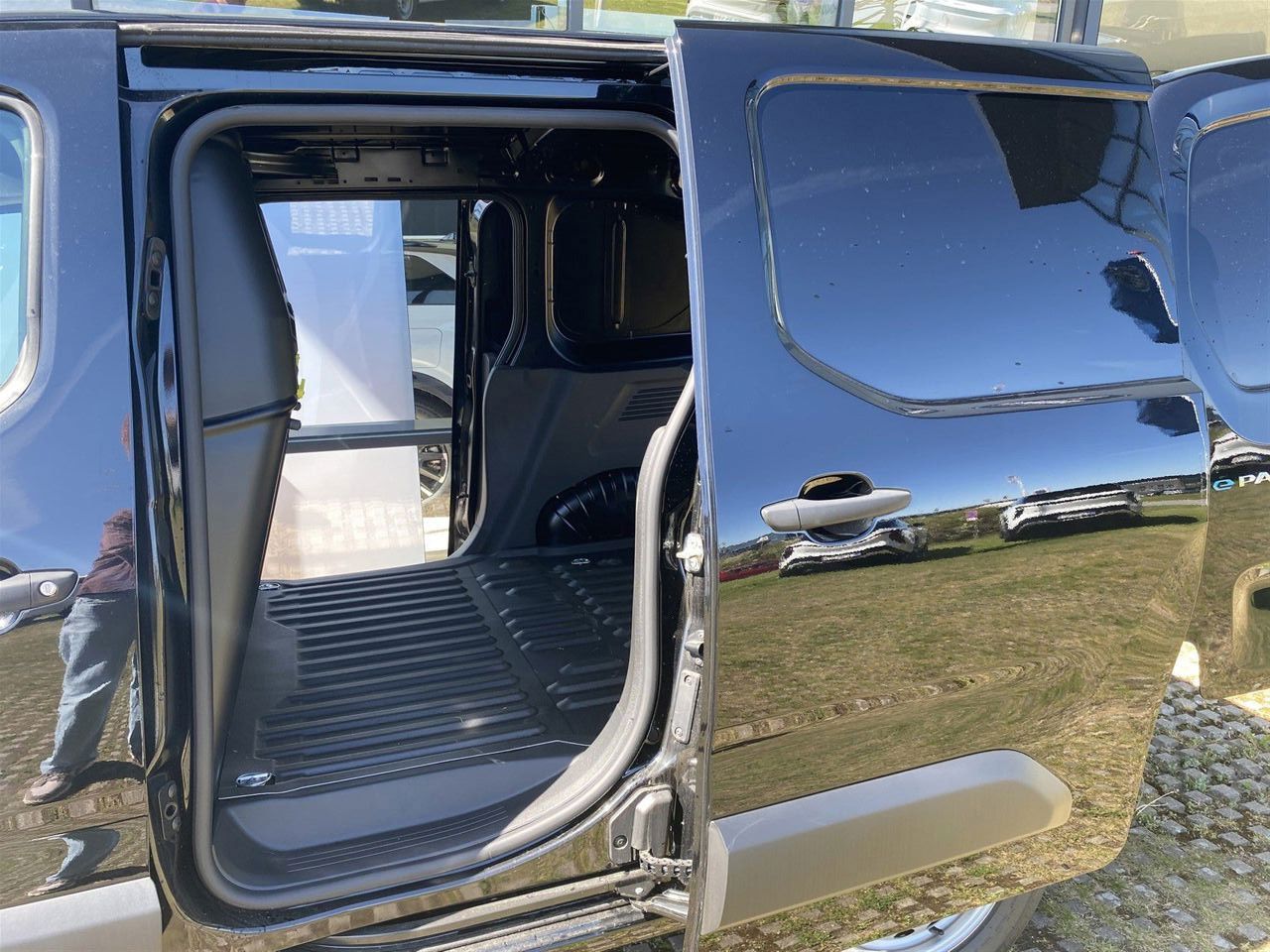 Billede af Peugeot e-Partner L1 V2 EL Plus 136HK Van Aut.