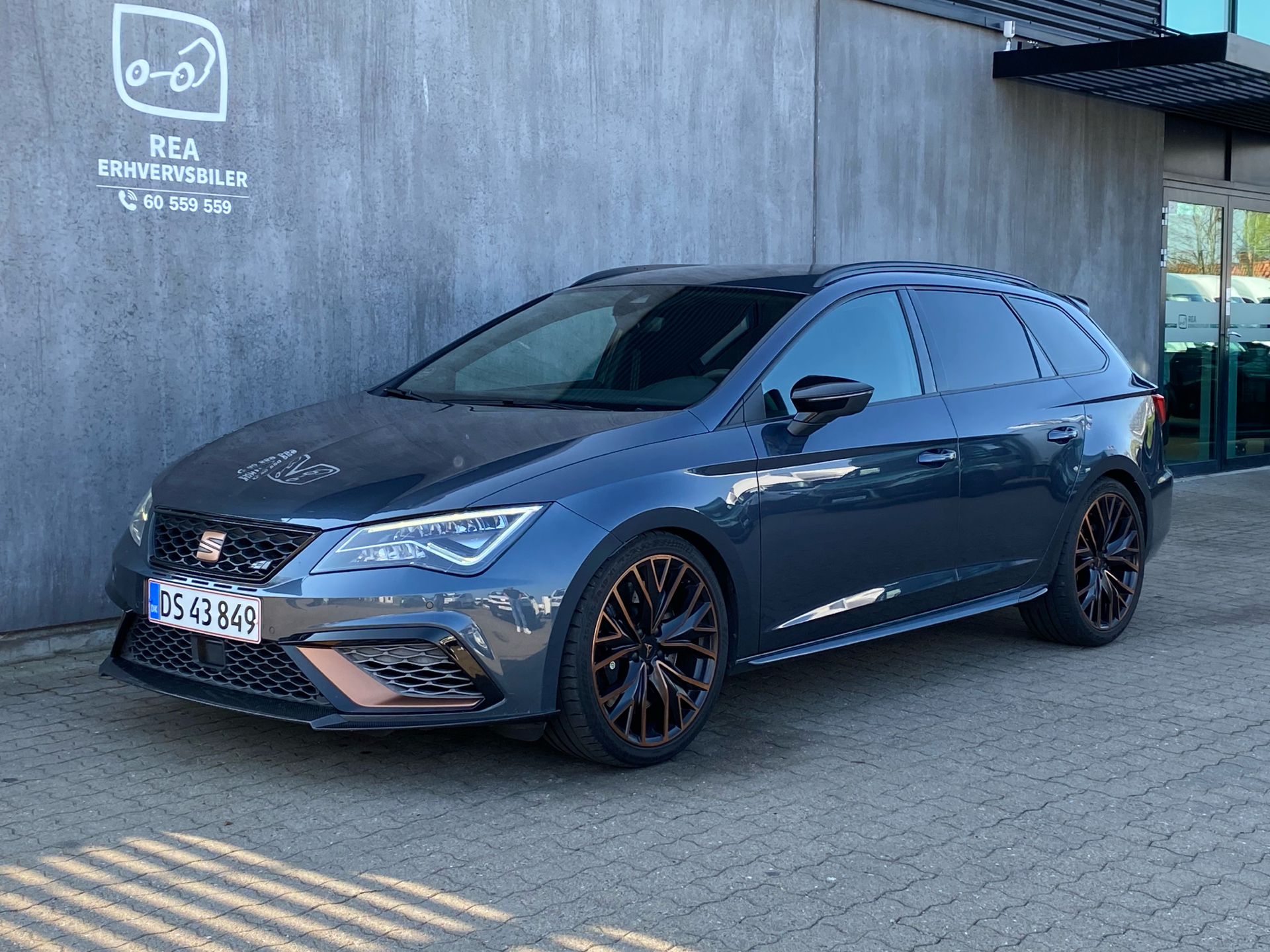 Billede af Seat Leon Sportstourer 2,0 TSI Cupra Start/Stop 4X4 DSG 300HK Stc 6g Aut.