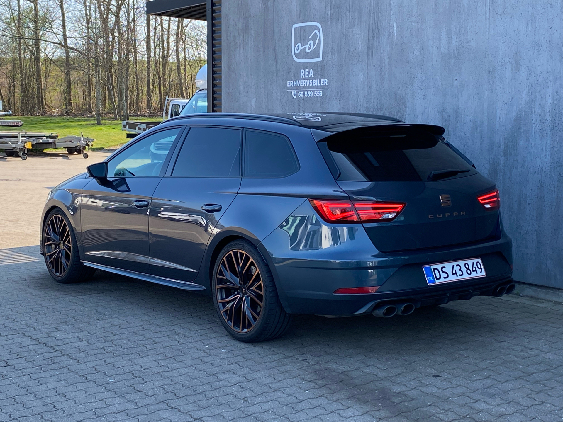 Billede af Seat Leon Sportstourer 2,0 TSI Cupra Start/Stop 4X4 DSG 300HK Stc 6g Aut.