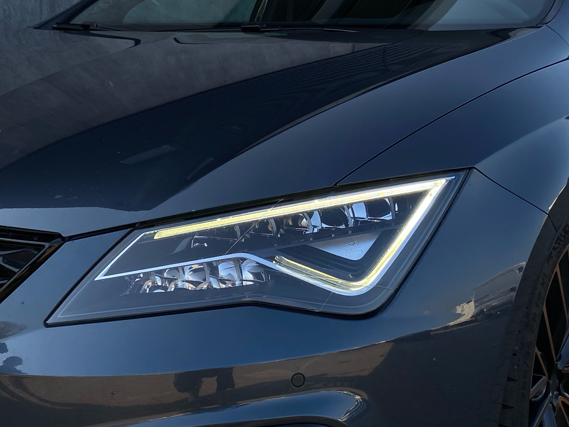 Billede af Seat Leon Sportstourer 2,0 TSI Cupra Start/Stop 4X4 DSG 300HK Stc 6g Aut.