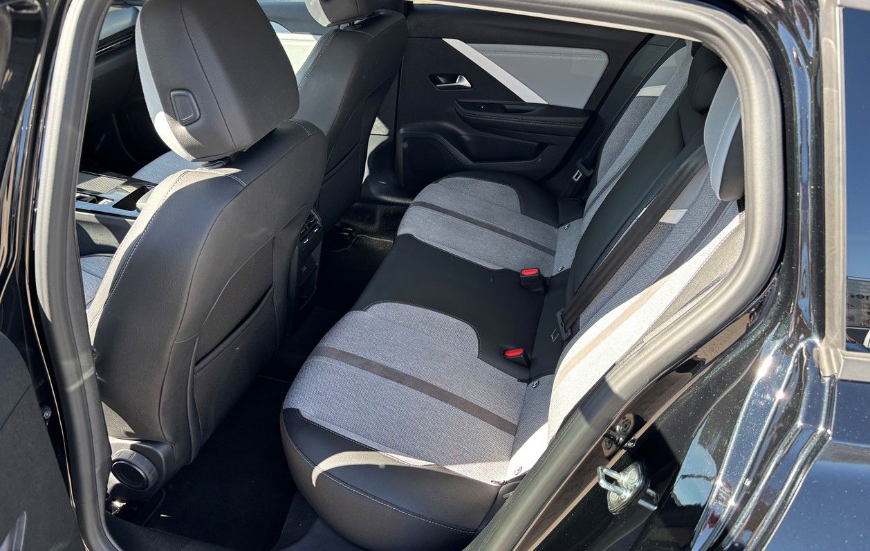 Billede af Opel Astra Sports Tourer 1,2 PureTech Elegance 130HK Stc 8g Aut.