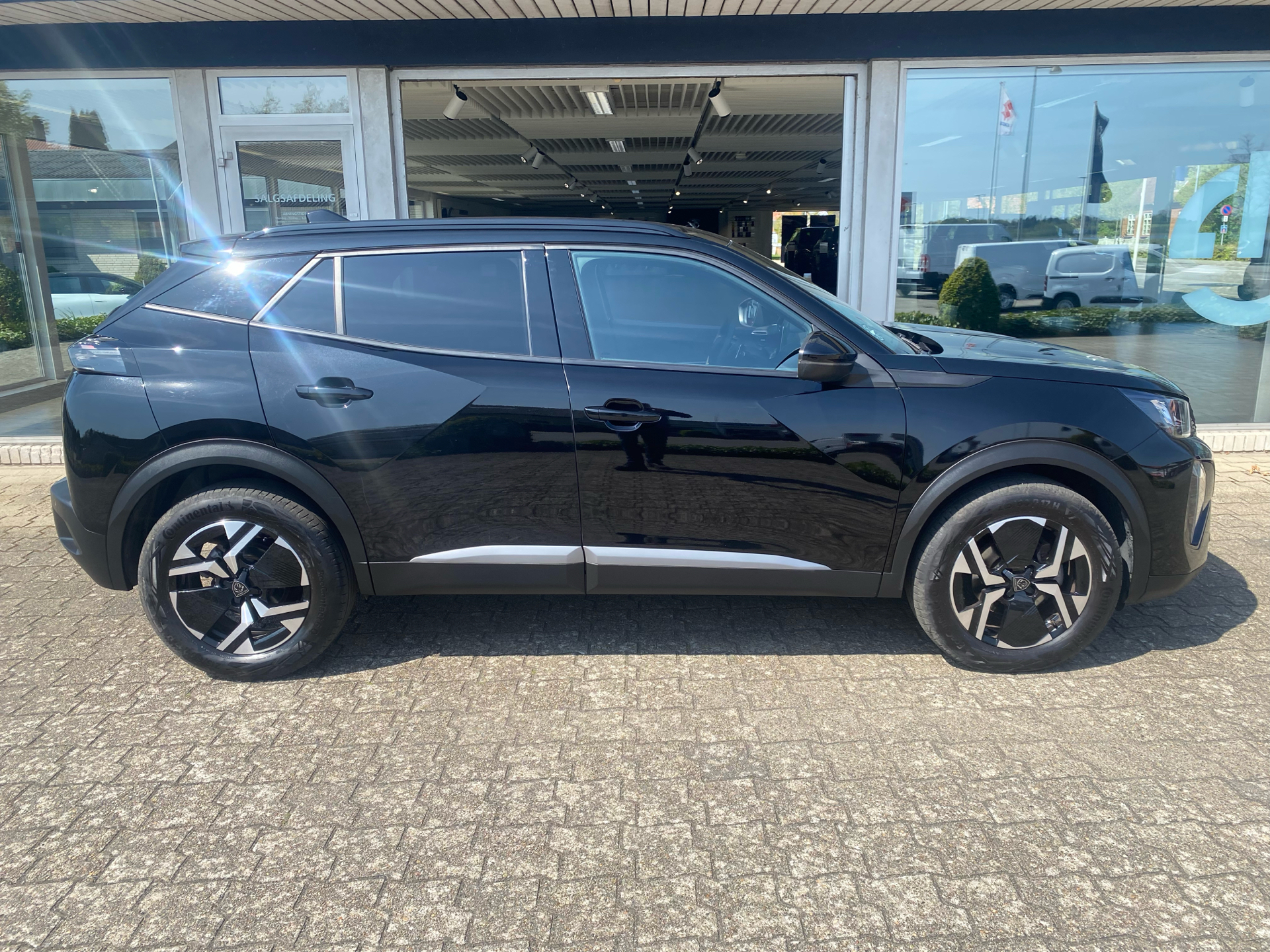 Billede af Peugeot 2008 1,2 PureTech First Edition EAT8 130HK 5d 8g Aut.