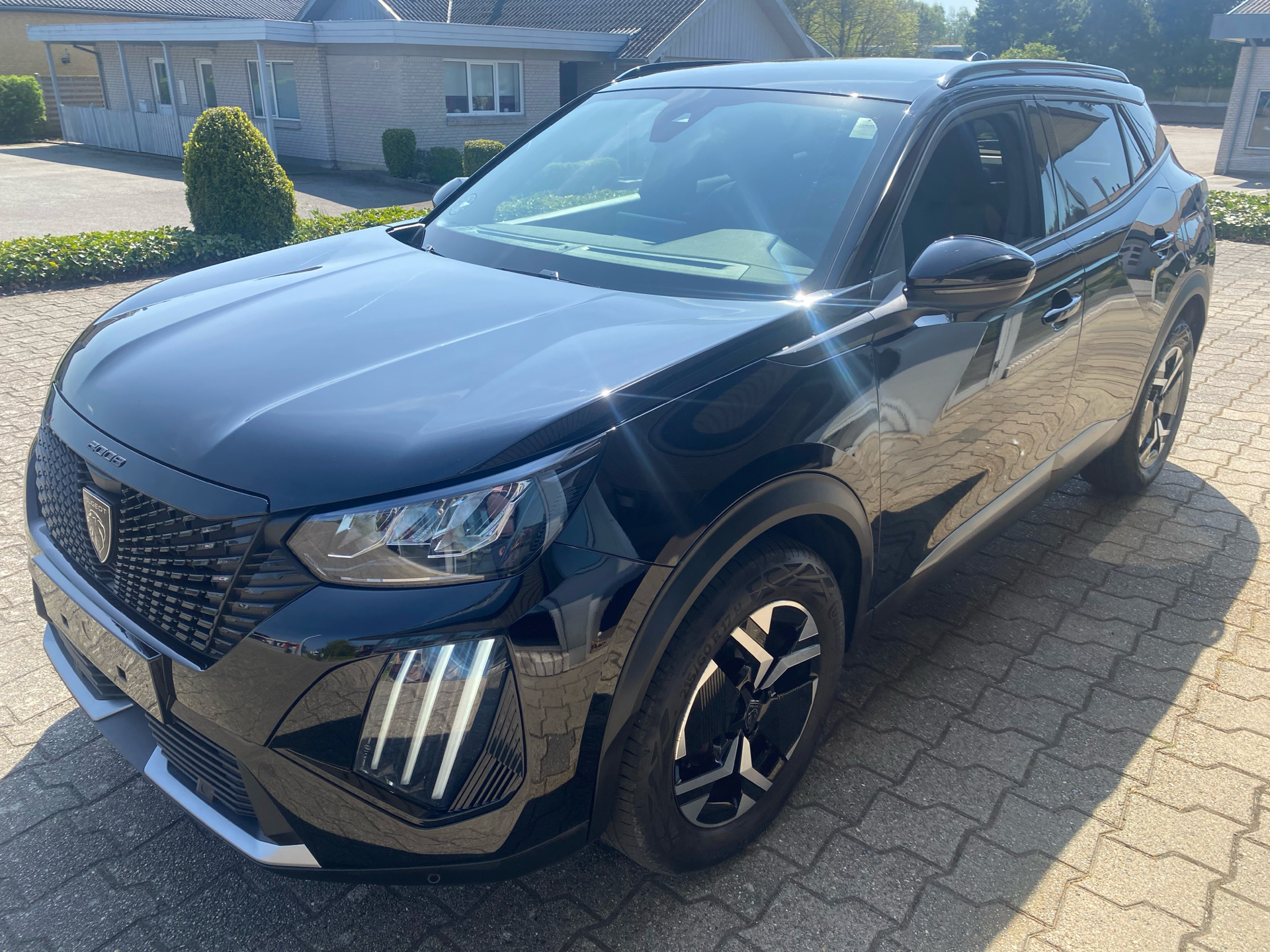 Billede af Peugeot 2008 1,2 PureTech First Edition EAT8 130HK 5d 8g Aut.