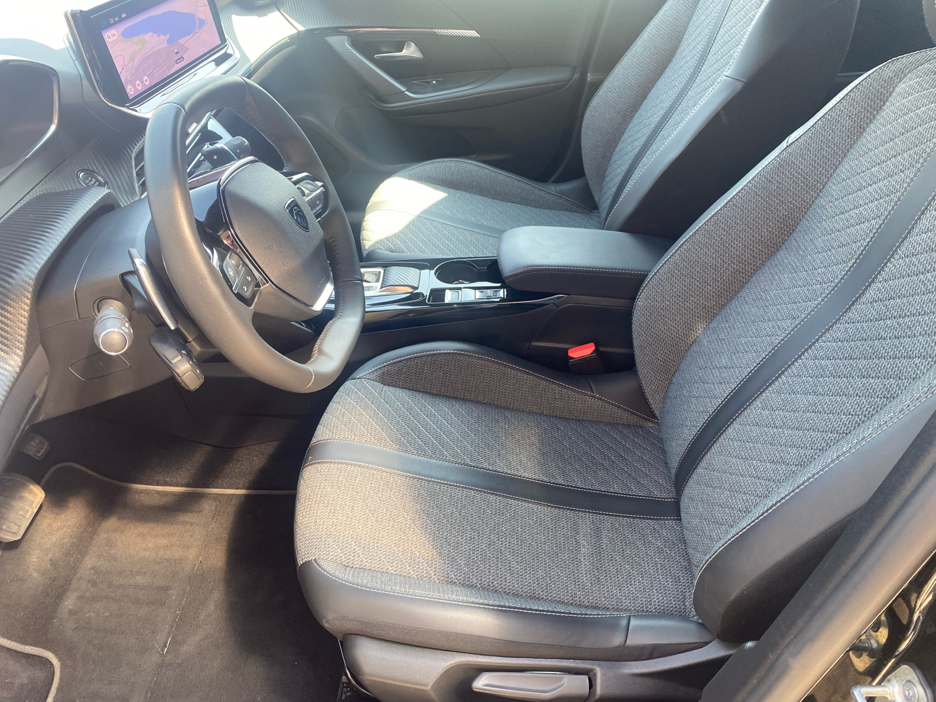 Billede af Peugeot 2008 1,2 PureTech First Edition EAT8 130HK 5d 8g Aut.