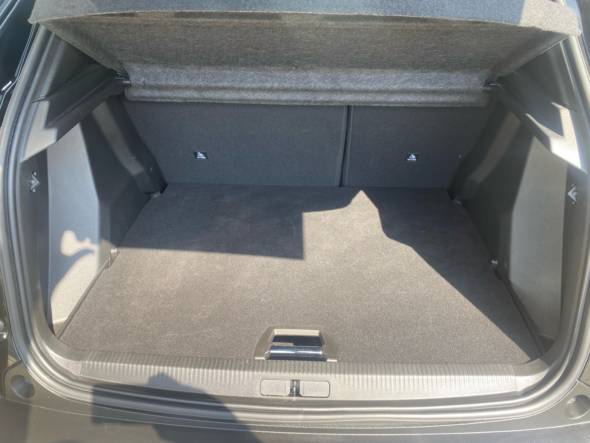 Billede af Peugeot 2008 1,2 PureTech First Edition EAT8 130HK 5d 8g Aut.