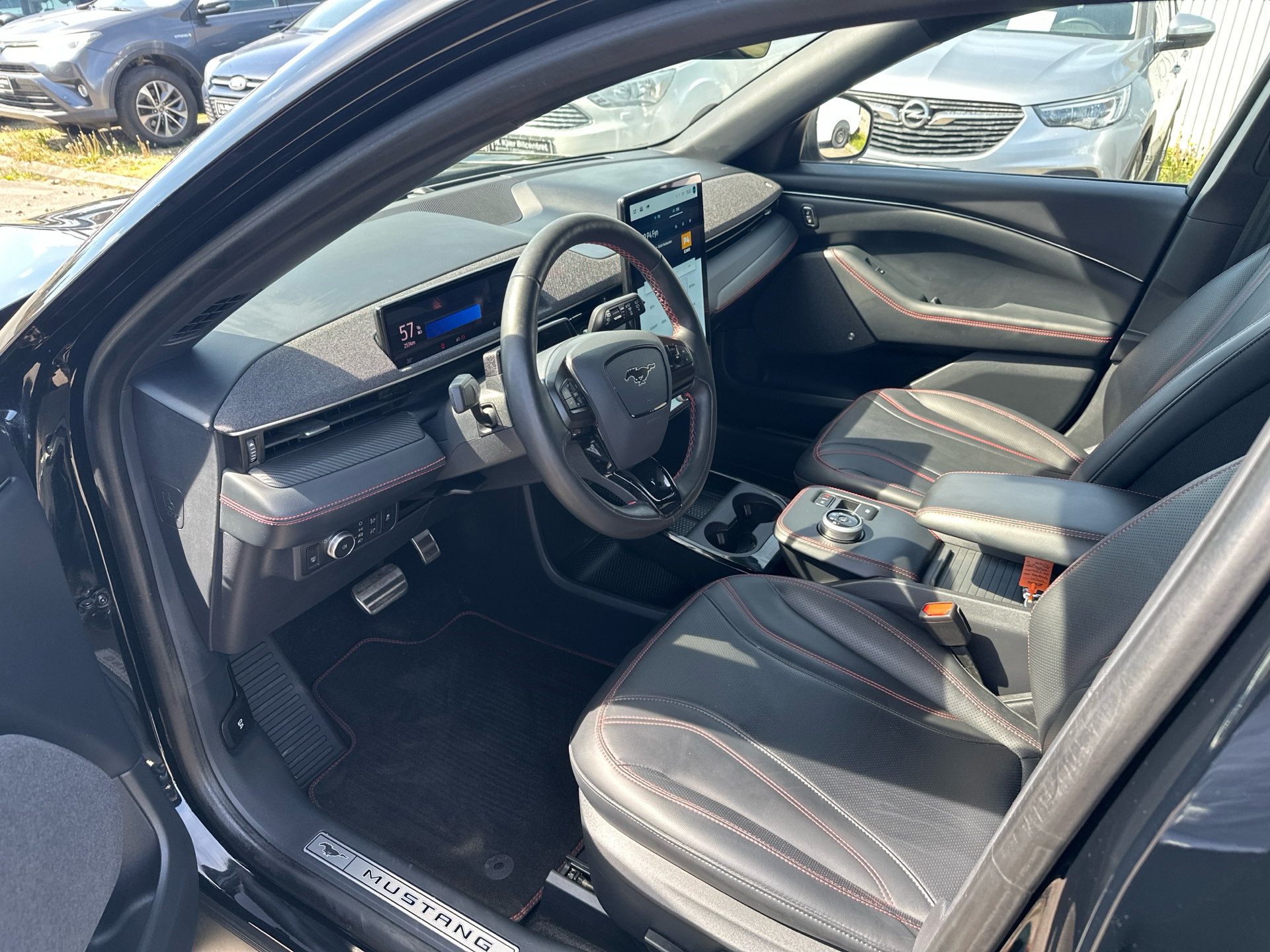 Billede af Ford Mustang Mach-E EL UR AWD 351HK 5d Aut.
