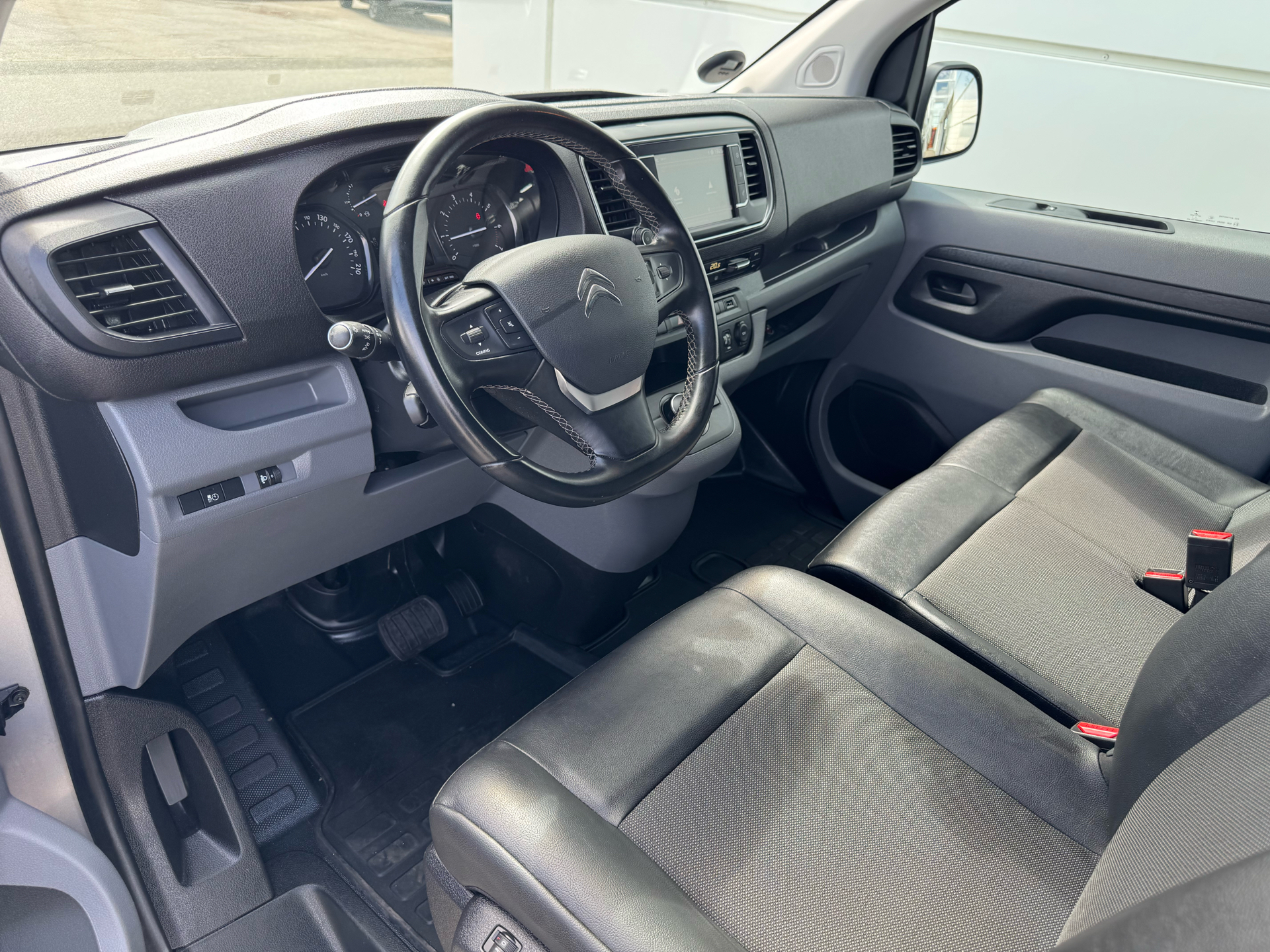 Billede af Citroën Jumpy L3 2,0 Blue HDi Masterline EAT8 180HK Van 8g Aut.